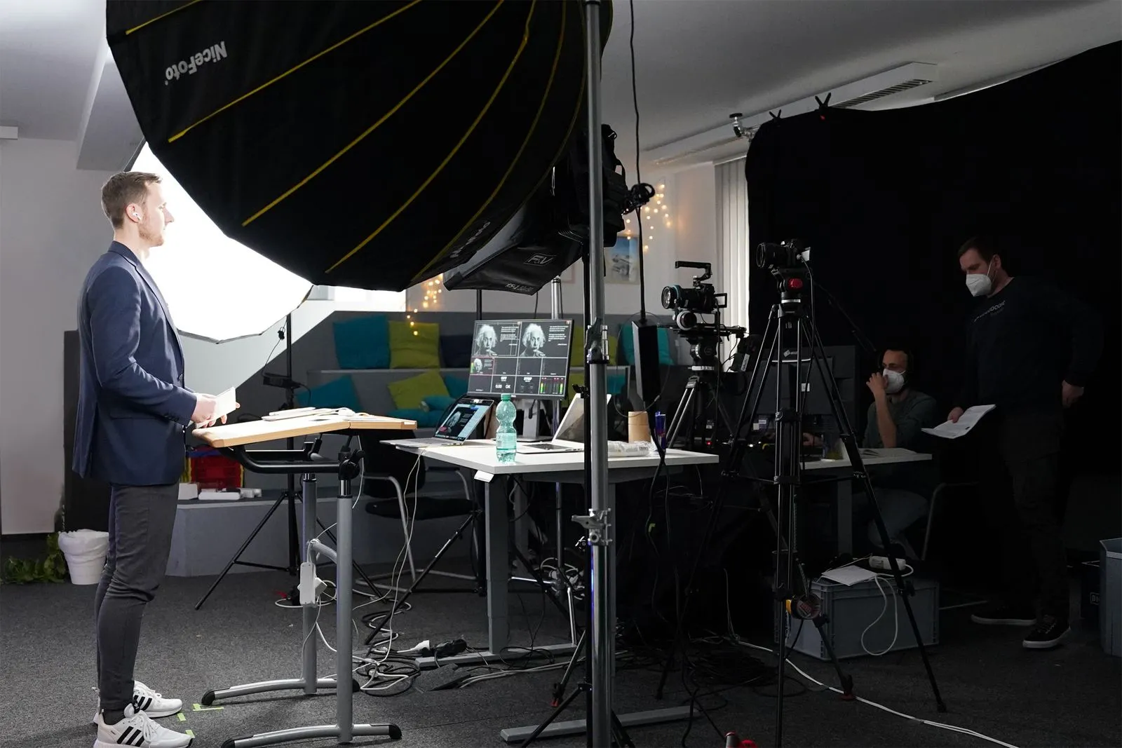 Moderation auf dem Live-Set der LEADGEN 2022