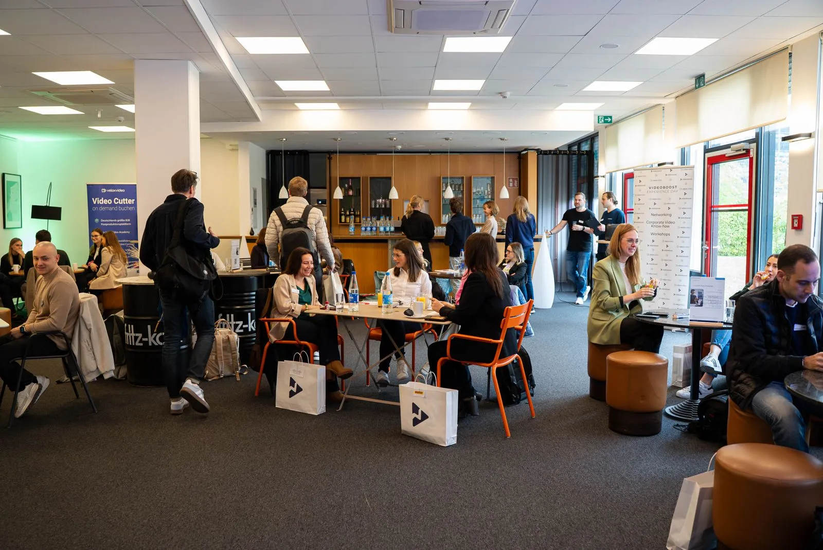 Networking an der Hotelbar