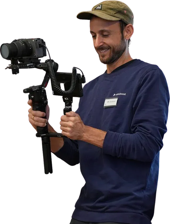 videoboost-Kameramann mit Gimbal-Kamera bei der Videoproduktion in Darmstadt