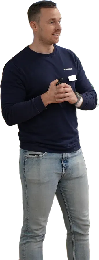 videoboost-Trainer moderiert einen Video-Strategie-Workshop