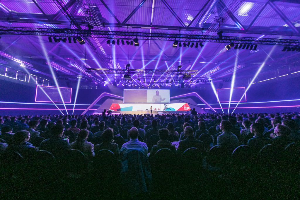 Dmexco Bühne mit Redner