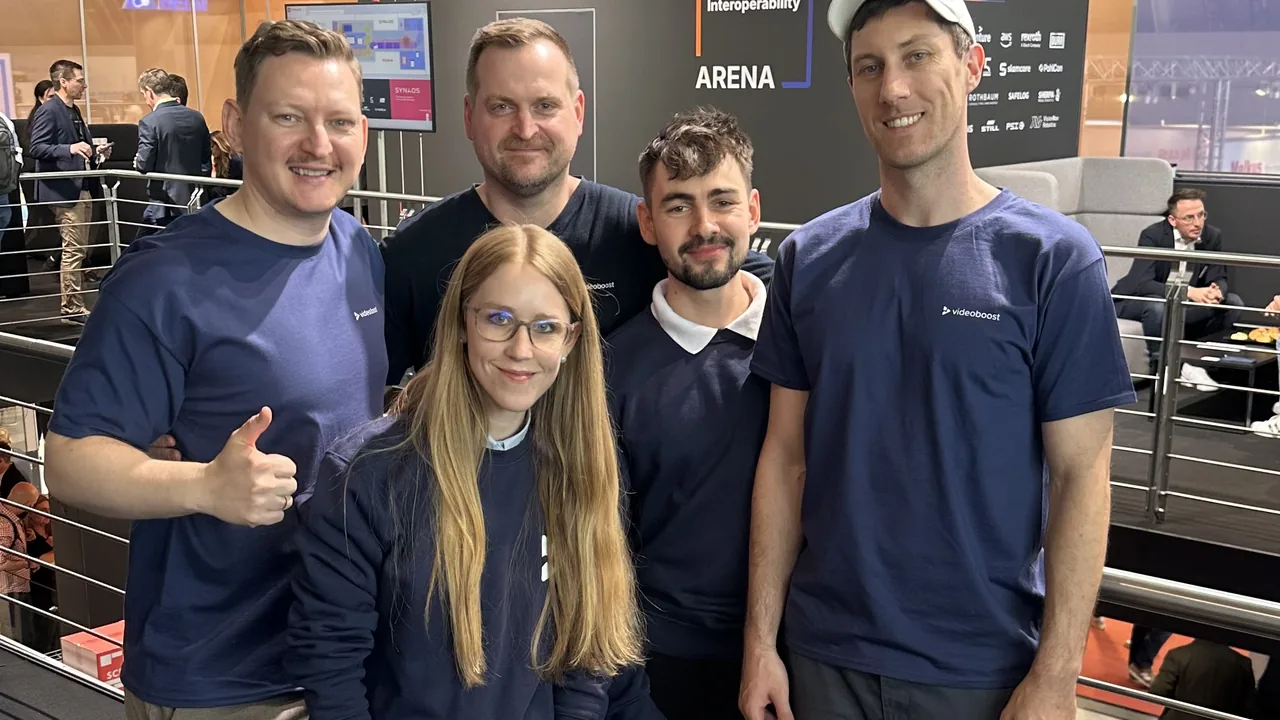 Das videoboost-Team bei der Messebegleitung für SYNAOS auf der LogiMAT in Stuttgart
