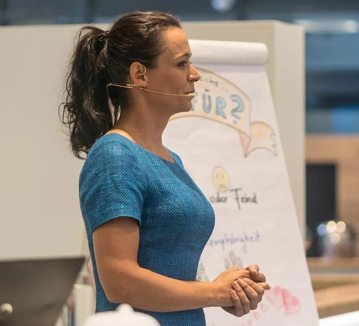 Coaching-Session zu Körpersprache und Wirkung vor der Kamera beim video(boost) experience day