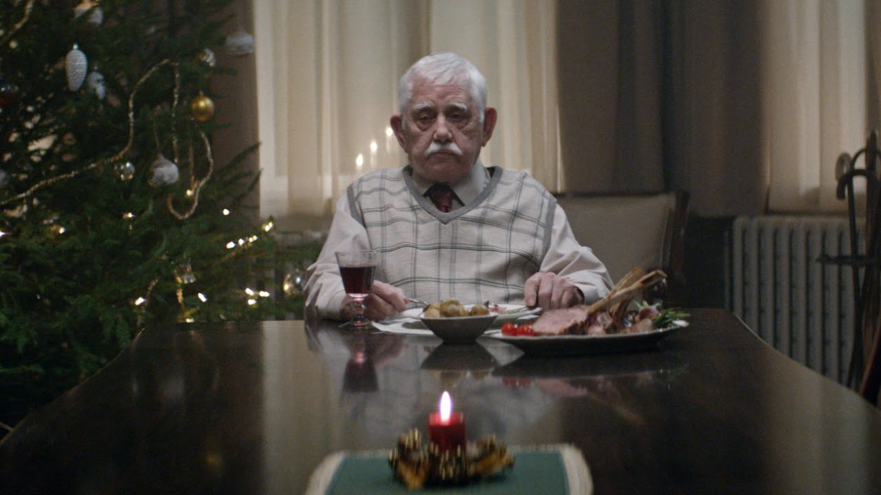 Standbild aus dem EDEKA Weihnachtsclip #heimkommen, dem meistgesehenen deutschen Weihnachtsspot