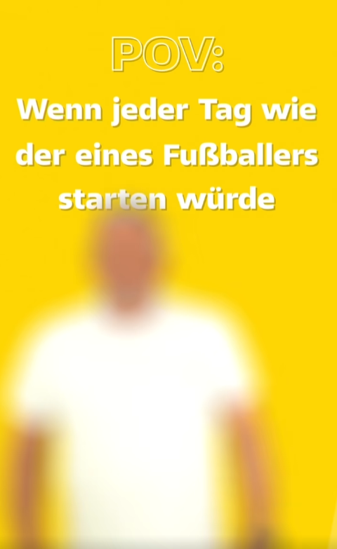Standbild aus dem LinkedIn-Video von Sto Industrie: gelber POV-Frame mit dem Text „Wenn jeder Tag wie der eines Fußballers starten würde“ - die Mannschaftsaufstellung des Teams als WM-Videokonzept