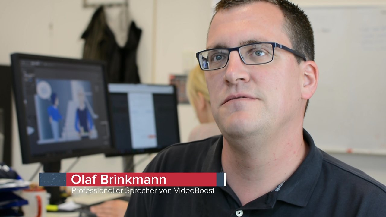 Olaf Brinkmann im videoboost-Studio, Bauchbinde: Professioneller Sprecher
