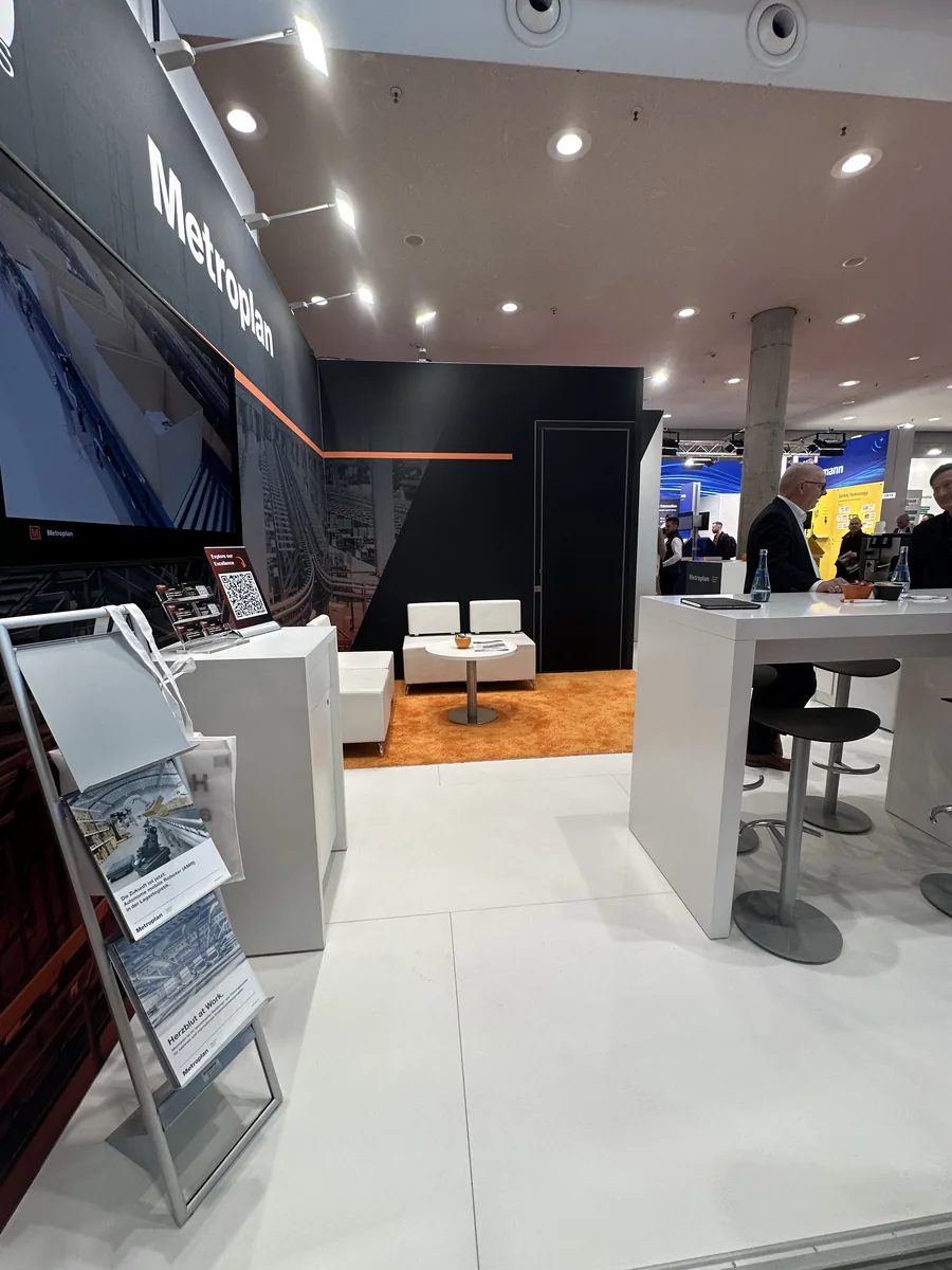 Messestand von Metroplan auf der LogiMAT mit Messevideo auf der LED-Wand